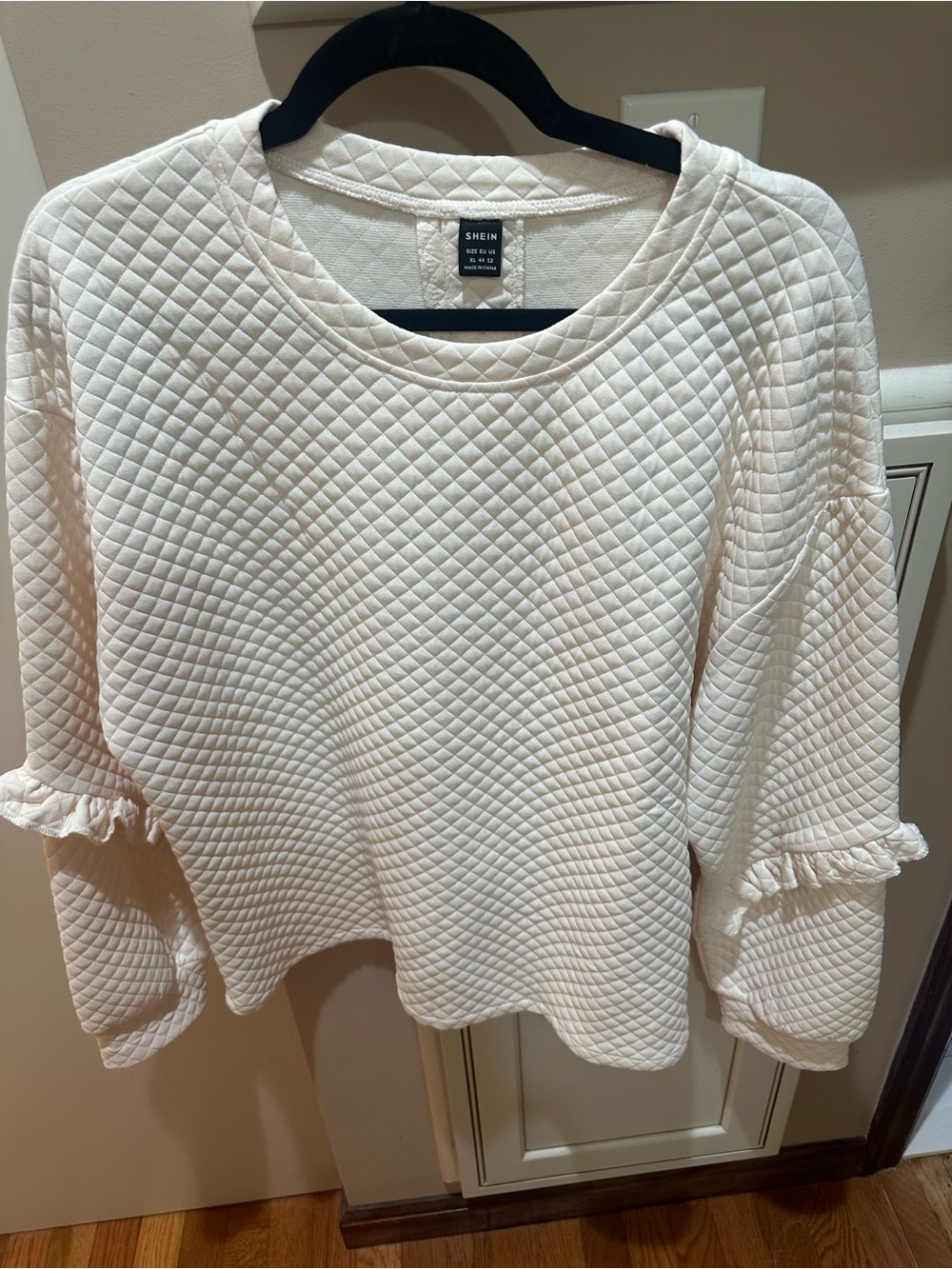 SHEIN Cream Quilted Ruffle-Sleeve Sweatshirt